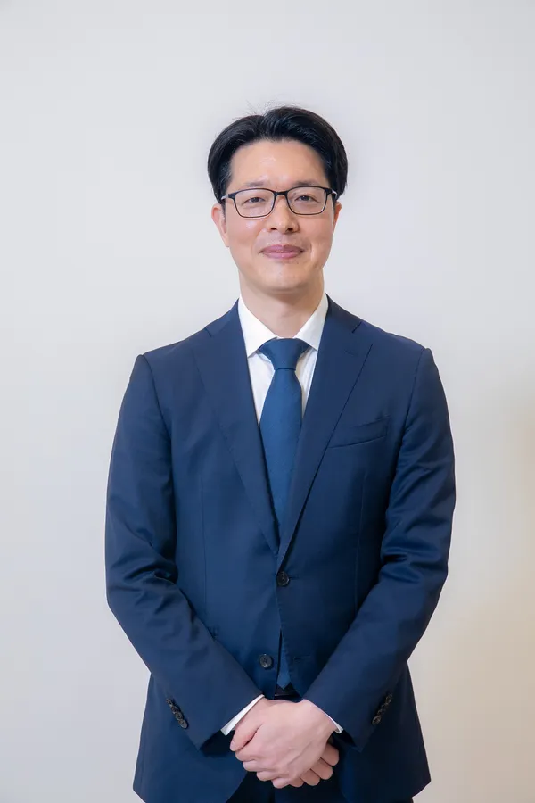 代表 廣岡慎一